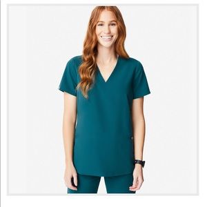 Figs Casma Scrub top